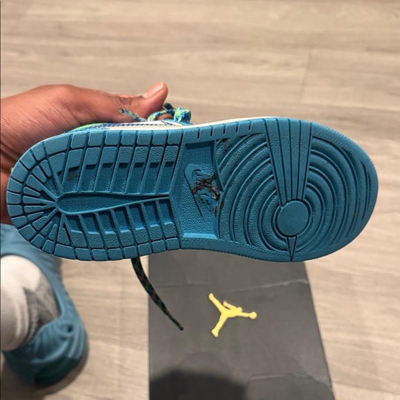 Nike Kids Shoes Blue and White - Picture 3 of 5